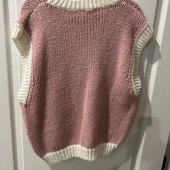 Elegant Pink and Cream Horseshoe Sweater - Picture 2 of 2